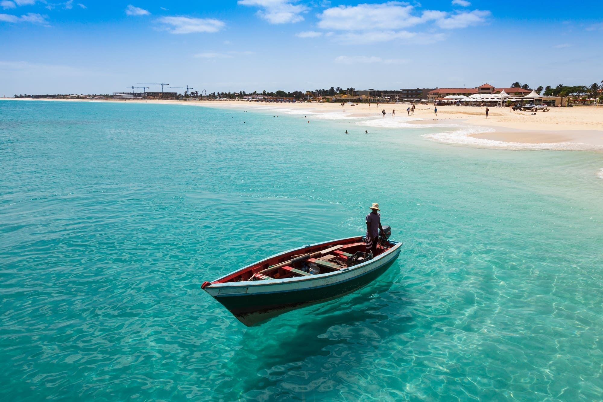 Bateau traditionnel à Santa Marta, Cap Vert