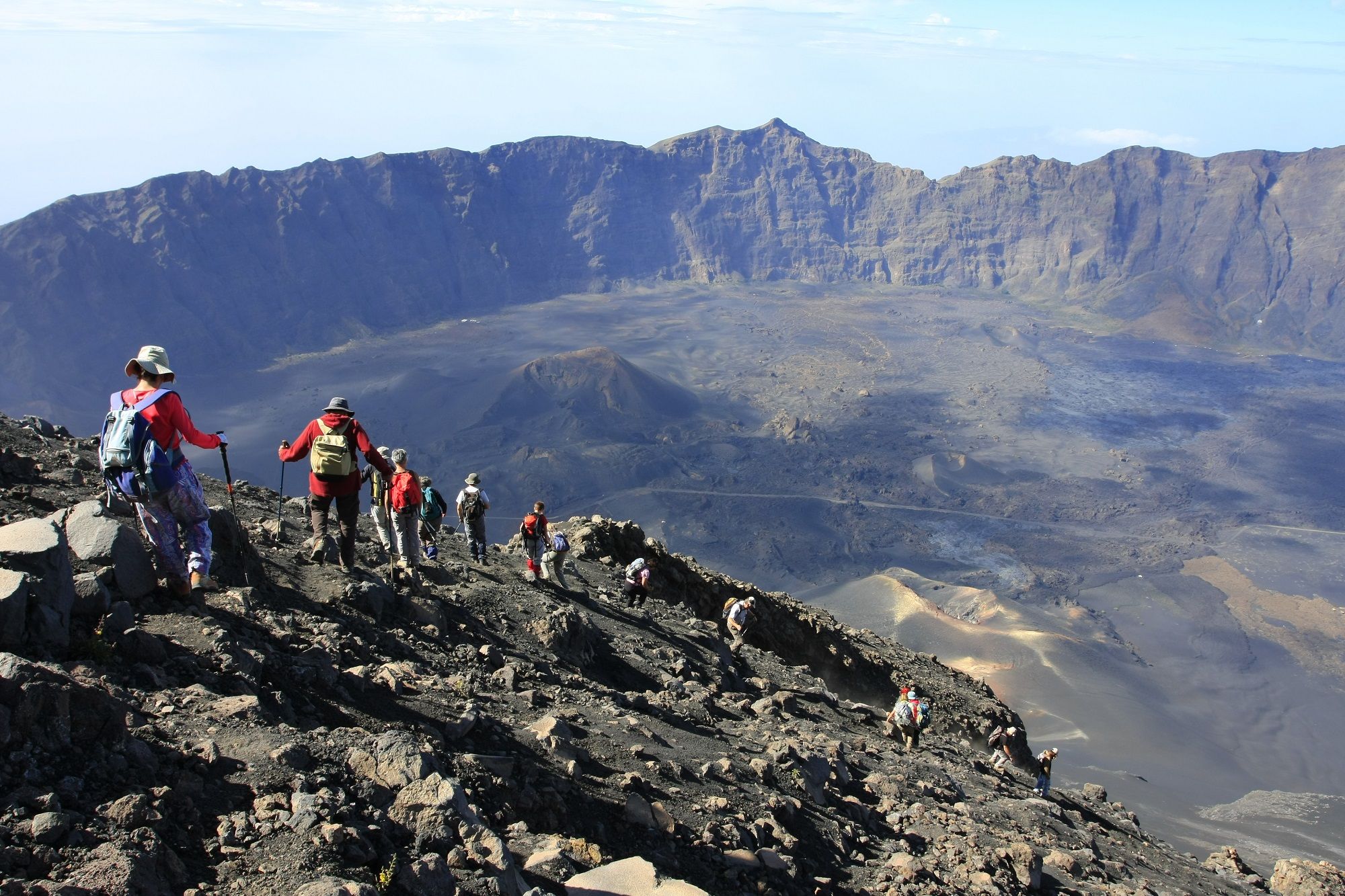 Randonnée sur les flancs d'un cratère de volcan, Cap Vert